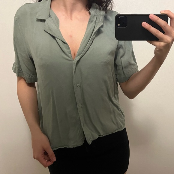 Green blouse - Picture 3 of 3